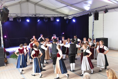 Auftritt der Gaujugend auf dem Gäubodenvolksfest in Straubing