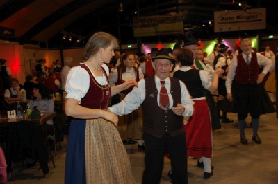Tanzen hält jung! Das zeigte auch Gauehrenmitglied Alois Nebauer – „da Schusta Lois“ – aus Aigen am Inn.