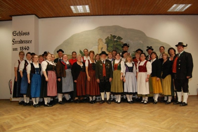 Die Verantwortlichen für die Presse- und Öffentlichkeitsarbeit trafen zur Sachgebietssitzung beim Trachtenverein „D’Freudenseer“ in Raßreuth. (Foto: Hauzeneder)