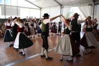 Die Trachtenjugend zeigte auf den Gäubodenfest auch den Niederbayerischen Landler (Foto: Roßmeier)